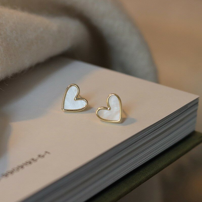 2023 piccoli orecchini a bottone a cuore nero per le donne semplici ragazze carine orecchini d'amore coreani regali di gioielli per feste di compleanno