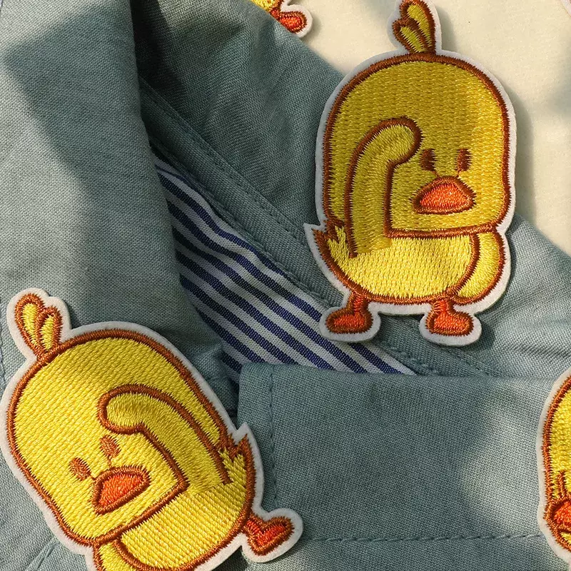 Remendo bonito do bordado dos desenhos animados do pato amarelo, etiqueta, emblema adesivo, iron-em remendos, acessórios da tela, saco, chapéu, novo