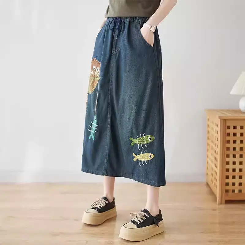 Falda de mezclilla con bordado artístico Retro para mujer, falda informal holgada de corte en A, versátil, para primavera y verano, 2024