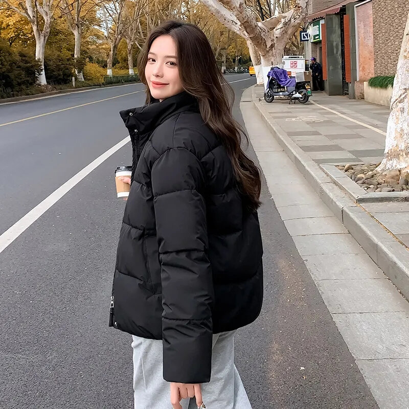 2023 neue Frauen kurze Jacke Winter dicke Baumwolle gepolsterte Mäntel weibliche koreanische lose Puffer Parkas Damen übergroße Outwear
