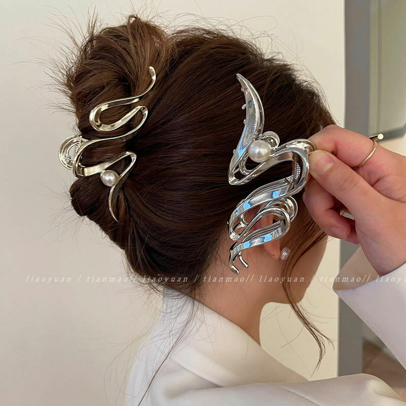 New Geometric Fashion Pearl Women's Hair Card Elegant and Elegant Elegant Light Luxury Metal Trendy Hair Accessories 2024