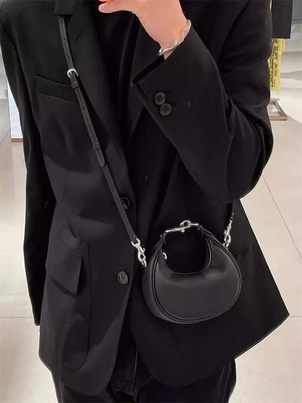 Famosa borsa per gnocchi di design 2024 popolare Mini borsa a mezza luna a tracolla borsa da polso causale a tracolla borsa a mezzaluna con frizione per feste da donna