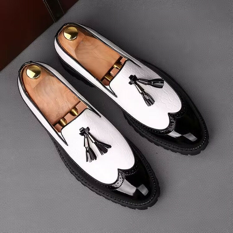 Sepatu kulit Oxford untuk pria, sepatu loafer kasual, sepatu kulit Brogue flat lancip hitam putih, sepatu Formal pria