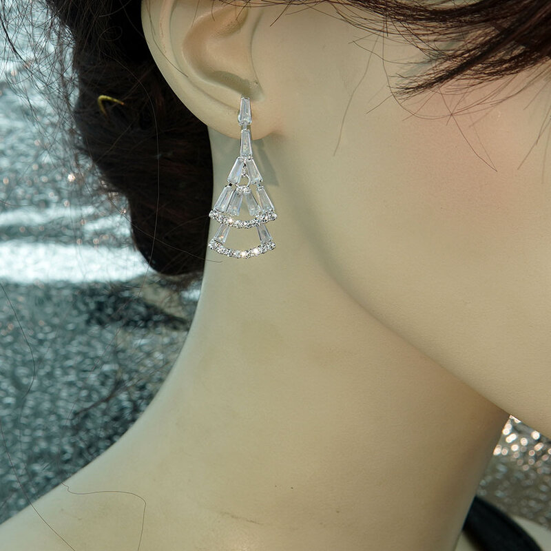 Pendientes geométricos chapados en plata para mujer, aretes con diamantes de imitación exagerados, joyería de boda, regalos, A623, nueva moda