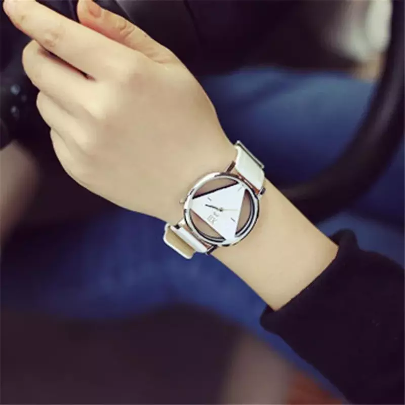 นาฬิกาควอตซ์ทรงสามเหลี่ยมสำหรับผู้หญิง, นาฬิกาข้อมือสุดสร้างสรรค์ดีไซน์โดดเด่นแปลกใหม่เรียบง่ายนาฬิกาหนังสีดำสีขาว