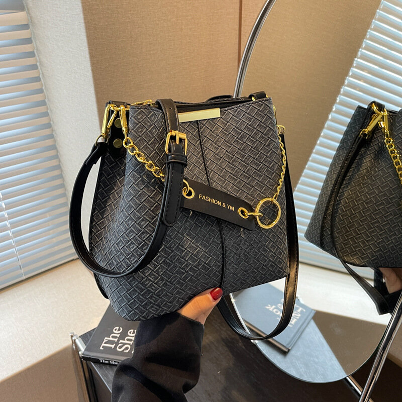女性のためのレトロなミニニッチバッグ,高度なテクスチャチェーン付きの小さなハンドバッグ,シンプルなファッションバケット,新しい2024