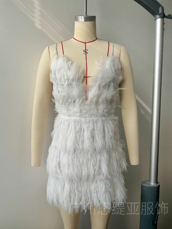 女性のためのセクシーなホルタードレス,V字型のフェザーストラップ付きのイブニングドレス,秋冬コレクション