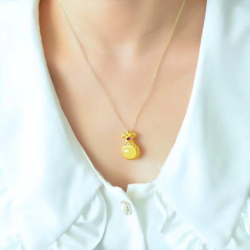 Natural Beeswax Pendant Fine Amber Necklace Pendants Retro Women Charms Jewellery Fashion Jewelry Gifts