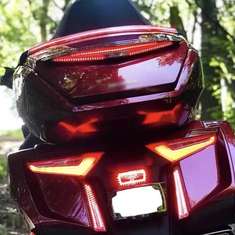 Spoiler bagasi sepeda motor ABS, lampu rem belakang LED merah sinyal belok untuk Honda Goldwing GL1800 2018-2020