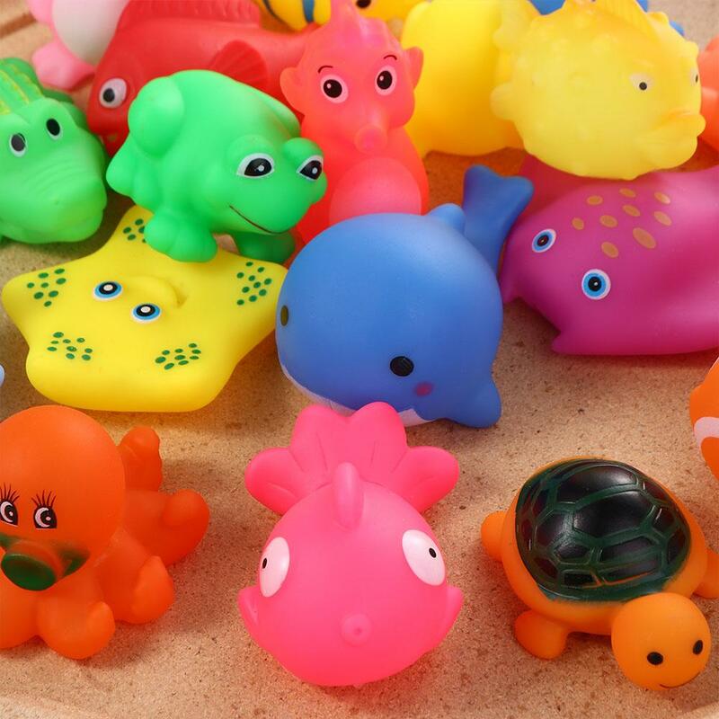 Bonito macio colorido Squeaky banho brinquedos para crianças, som Squeaky, brinquedos do banho do bebê, brinquedo do chuveiro do flutuador, brinquedos de água de natação