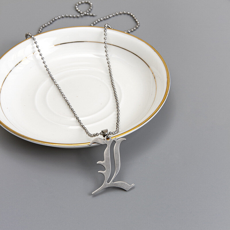 Collier en acier inoxydable avec pendentif lettre ancienne anglaise, pendentif avec perles, chaîne, bijou Cosplay, cadeau