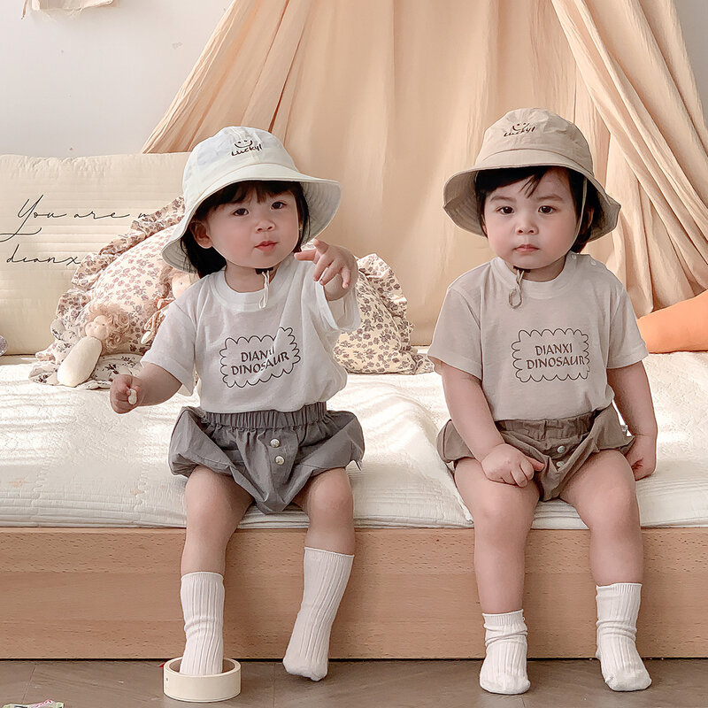 Conjunto de ropa de 2 piezas para niños, camisetas de manga corta con estampado de letras y cuello redondo, pantalones cortos sueltos de muselina elástica, trajes para recién nacidos