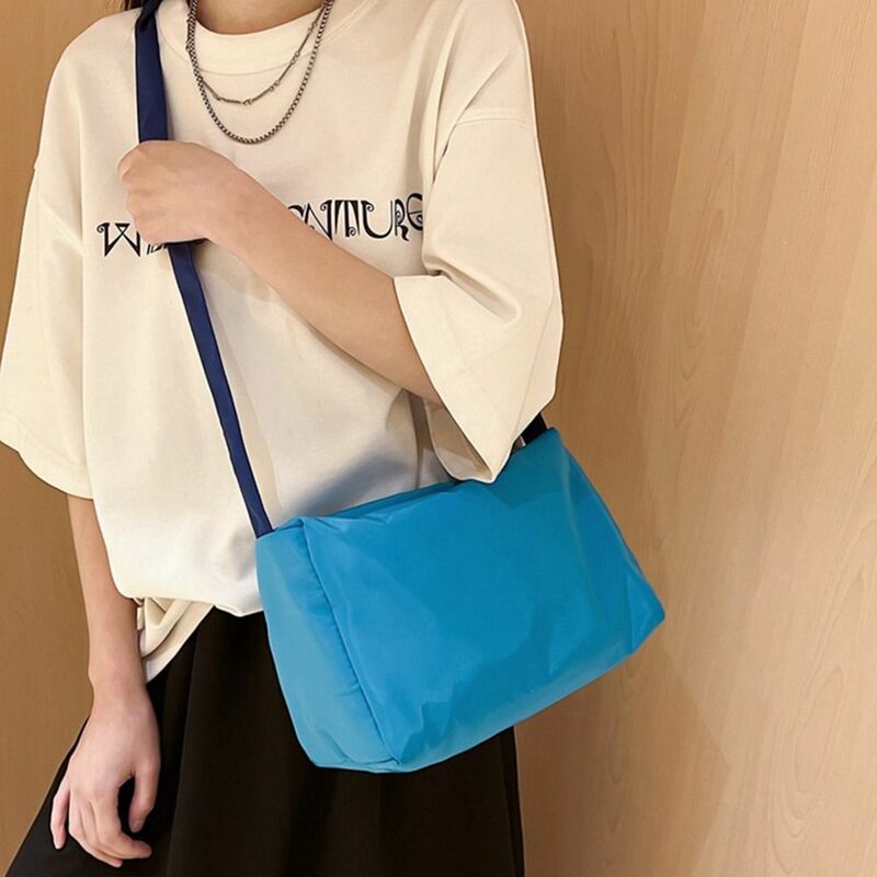 Tas selempang nilon wanita, kasual warna Solid kapasitas besar tas bahu tunggal warna tambal sulam tas santai