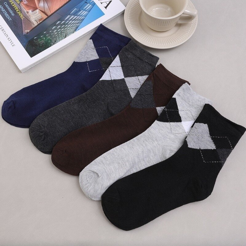 5 Paar neue Winter Herren Socken verdicken warme hochwertige Harajuku Mittel rohr Socke lässig Mode Diamant Karo Wolle Schnees ocken