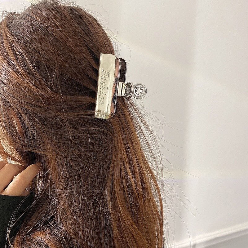 Klip rambut logam geometris elegan Retro rambut cakar kepiting rambut pesta tulisan Inggris baru untuk wanita