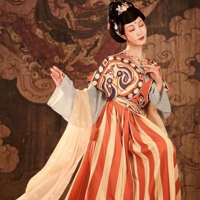 Niche-Conjunto de ropa de seda de Asta Xinjiang para mujer, disfraz de figura de madera pintada tradicional china, Hanfu, Dinastía Tang, Original