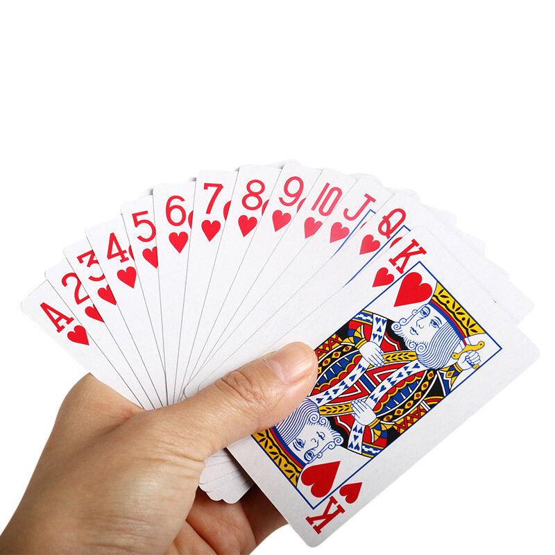 Baraja marcada de cartas de póker, trucos de magia, perspectiva, cartas de póker de primer plano, ilusión callejera, truco fácil de hacer para principiantes