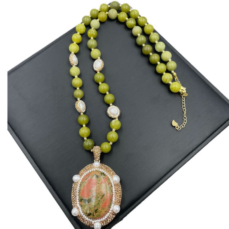 MVN054 smeraldo di fiore di pietra grezza naturale con collana di vendita calda intarsiata di perle medievali catena di perline in stile banchetto di lusso leggero