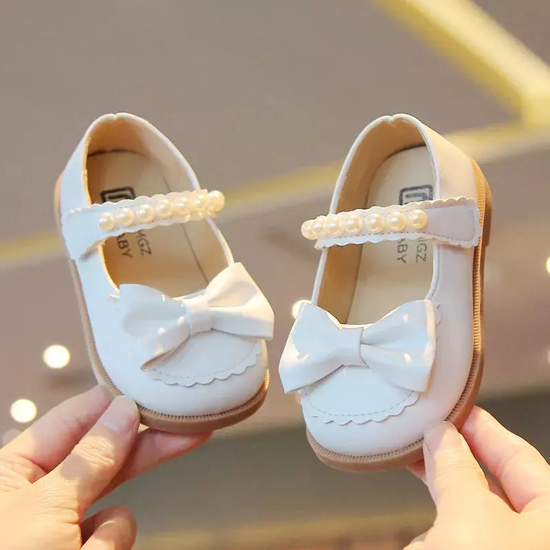 Dziewczęce skórzane buty wiosenny i jesienny nowy z miękkimi podeszwami mała dziewczynka księżniczka buty dla malucha perła buty dziecięce H570