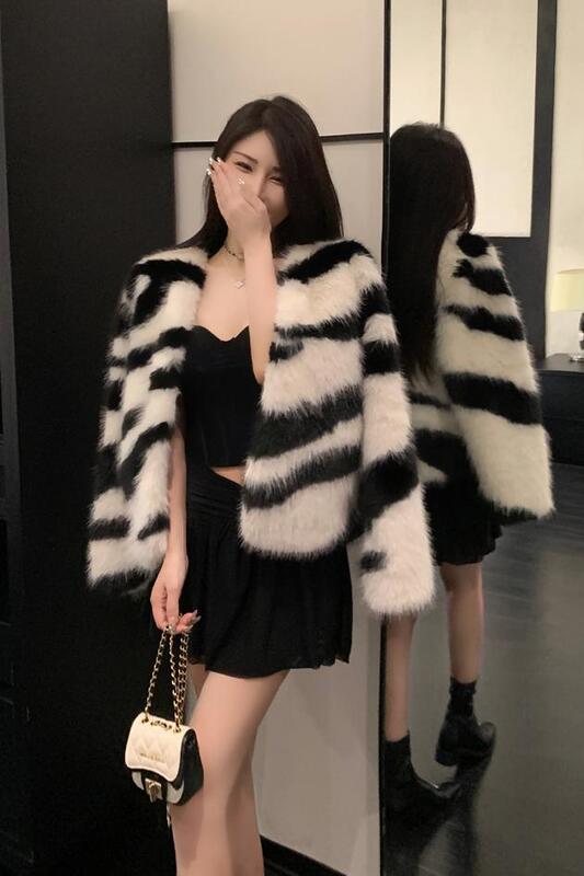 WinClaZebra-Manteau en fausse fourrure à rayures pour femmes, cardigan à manches longues, design coréen, mode féminine
