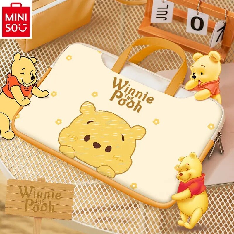 MINISO Disney Cute Winnie Bear maletín de almacenamiento de archivos PU de alta calidad, adecuado para 14 pulgadas, 15,6 pulgadas y otras bolsas de ordenador
