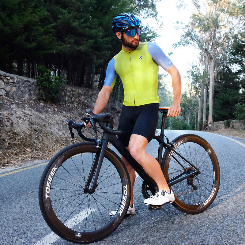 DAREVIE Pantalón Corto sin Costuras para Ciciclismo Profesional, Pechera con Tirante, Prenda para Hombre y Mujer, 500 km, 6 Horas