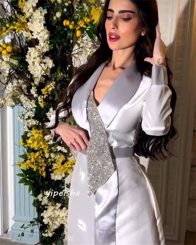 Gaun Prom Arab Saudi Satin manik-manik Criss-Cross Homecoming A-line V-Neck gaun acara Bespoke gaun lengan panjang