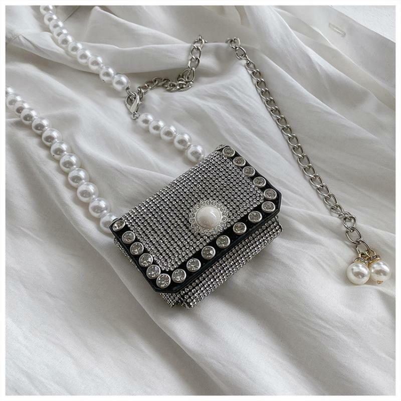 2024 Fashion Pearl Long Chain Crossbody Coin Bags per le donne Luxury Designer strass Mini Square Bag Vintage Lipstick Pouch