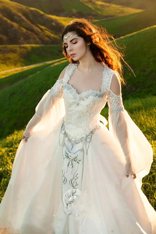فساتين زفاف من القرون الوسطى Elven كيب عباءة هود جنية أكمام طويلة دانتيل مطرز عصر النهضة الخيال فستان العروس الفيكتوري