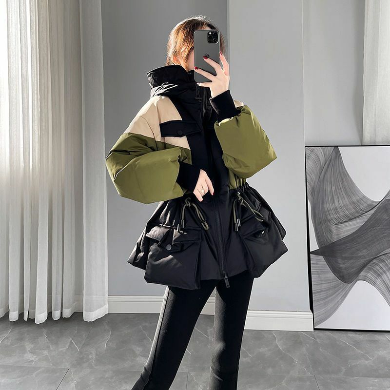 Пуховик контрастных цветов с капюшоном, женская утепленная куртка средней длины, осень/зима 2023, новый модный топ с поясом