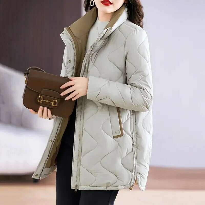 Mittellanger High-End-Daunen mantel aus Baumwolle Neue, schlanke Freizeit jacke für Damen mittleren Alters mit Temperament und warmem Mantel