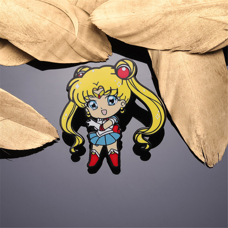 Chibi Anime Kawaii Sailor Moon Tsukino Usagi rekwizyty do Cosplay metalowa plakietka Pin stop broszka akcesoria świąteczny prezent