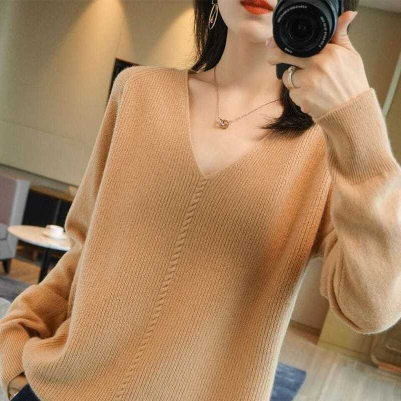2024 Spring/Summer New V-neck Outwear Women's Top Loose and Lazy Style Versatile Slimming Solid Color T-shirt