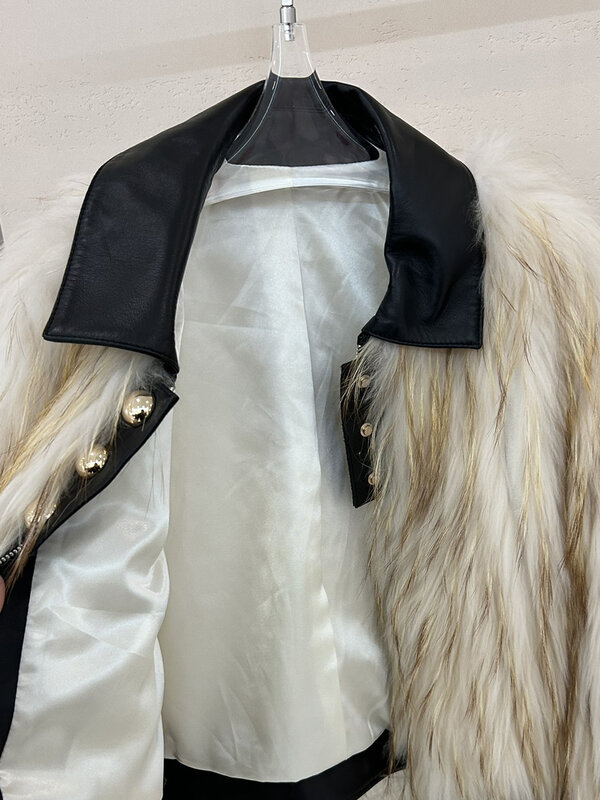 Mantel bulu pendek kerah jas longgar versi single-breasted desain hangat dan nyaman 2024 Musim Dingin 0105 baru