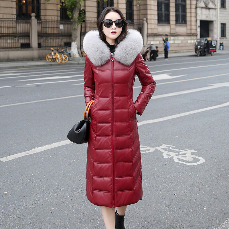 女性のためのファッショナブルな革の冬のコート,フード付きの毛皮の襟,薄いシープスキンレザー,白いダックダウンコート