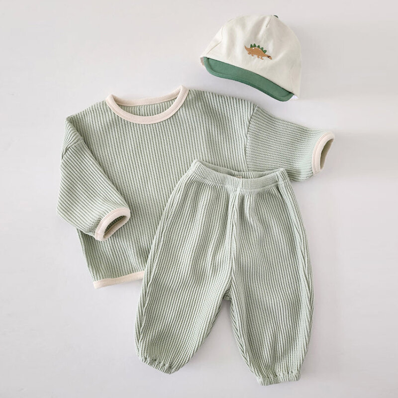 2023 koreańska, wiosenna jesienne ubrania dla dzieci chłopięce bawełniane wafle łatane markowe koszulki garnitur jednolite, luźne rozciągliwy strój chłopca dla niemowląt