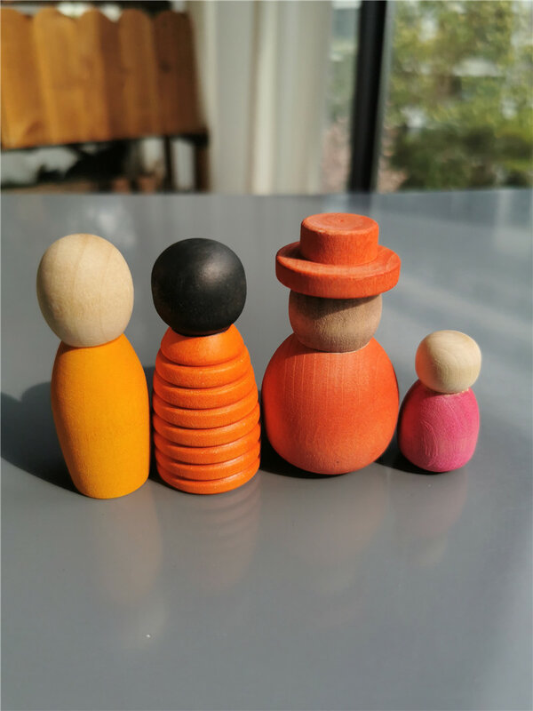 Giocattoli Montessori in legno bambole con pioli arcobaleno fatte a mano insieme blocchi di figurine impilabili per bambini gioco aperto