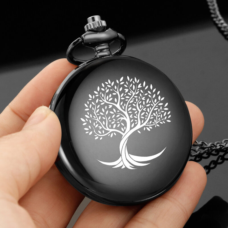 Die wachsende Baums chnitzerei Englisch Alphabet Gesicht Taschenuhr eine Kette schwarz Quarzuhr perfektes Geschenk