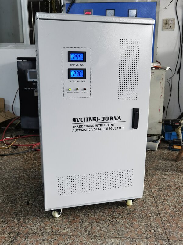 Sbw Serie 150 kva Stabilisator Servo Typ automatisch 3 Phasen 180kva 200kva 300kva AC automatischer Spannungs regler