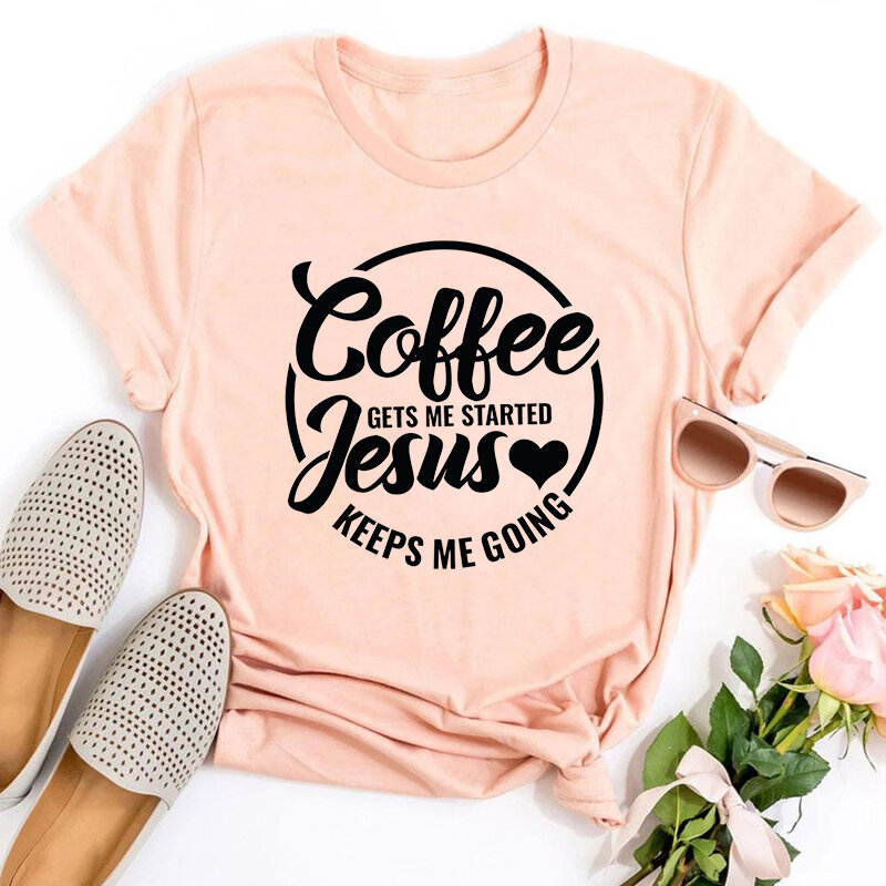 Coffee Jesus mi tiene al passo magliette grafiche caffè e gesù abbigliamento donna citazione caffè Top Christian Jesus Tops