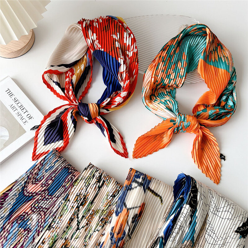 Mode Frauen Seide Plissee Schal Luxus Blumen druck Halstücher 70cm quadratischen Schal Vintage weibliche Bandana Schal Wraps