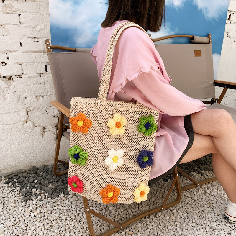 女性のためのシックなフローラルストローバッグ,編みこみの花のパターンが付いたカジュアルなショルダーバッグ,海辺の休暇用