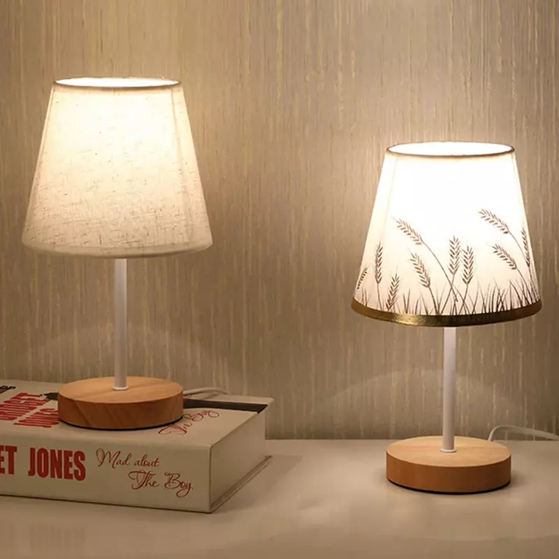 1 pz lampade da scrivania in tessuto di legno massello Led DC 5V lampada da comodino decorativa per camera da letto semplice telecomando creativo piccola luce notturna