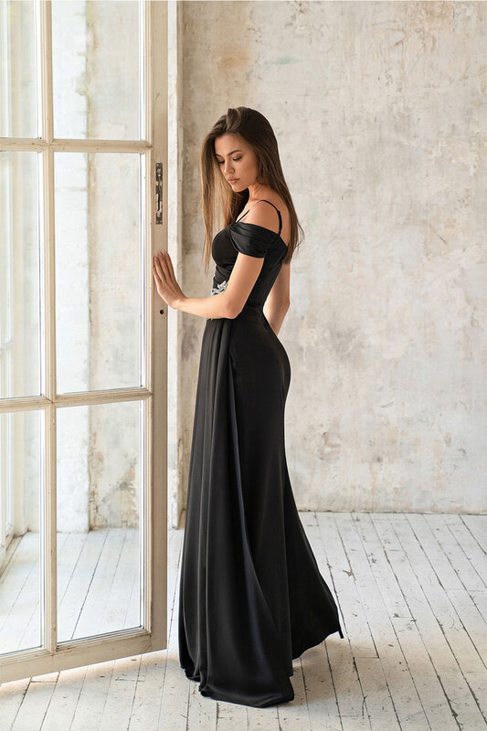 Off-the-Shoulder Satin Spaghetti Strap Bridesmaid Dresses A-Line High Slit Pleated Evening Dress Zipper Backless Ball Gowns