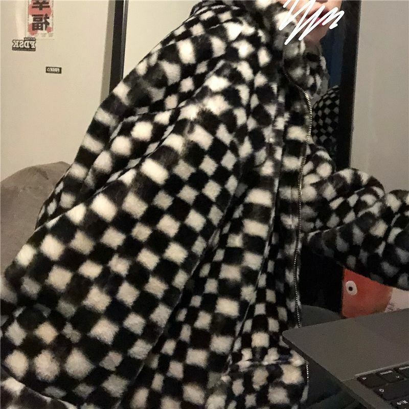 Kurtki Harajuku kobiety w stylu Vintage w kratę gotycki styl w szachownicę w stylu Streetwear w stylu futrzanym kurtka gotycka futrzana kurtka y2k