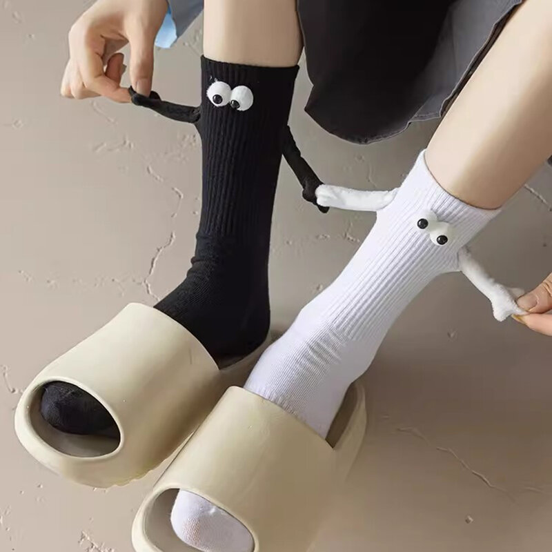 10 pasang klub selebriti Ins Fashion lucu kreatif daya tarik magnetik tangan hitam putih kartun mata pasangan kaus kaki Sox