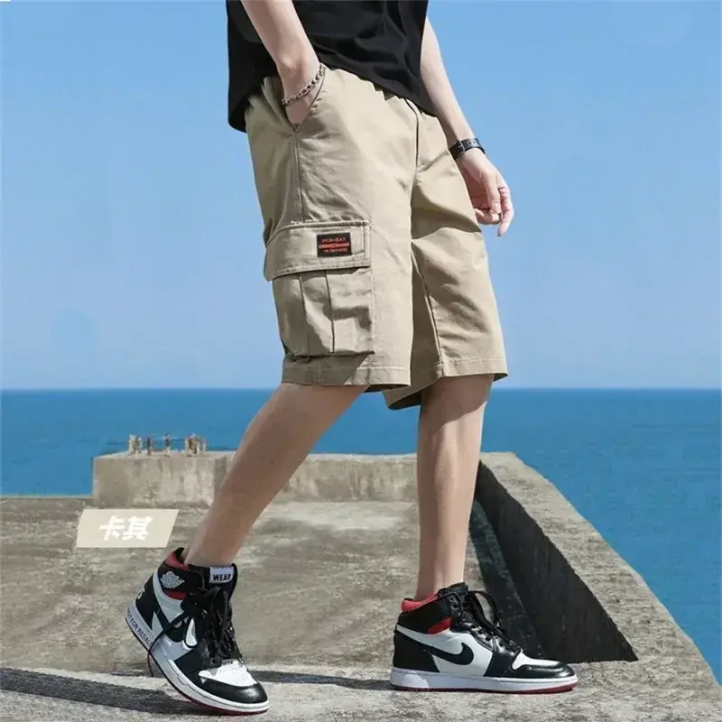 Celana pendek kargo pria, celana pendek saku motif huruf, celana pendek kasual model baru musim panas untuk pria