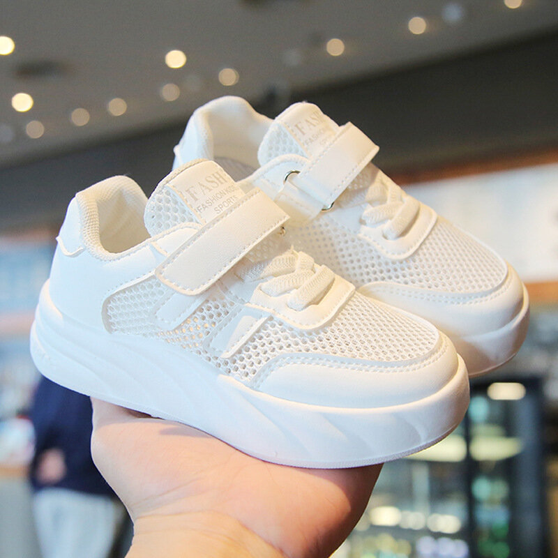 Sepatu anak laki-laki perempuan, sneaker kasual jaring berongga, sepatu papan roti untuk anak besar musim panas 2024