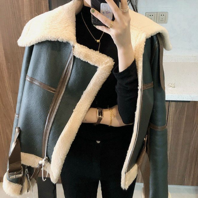 Jaket suede hangat untuk wanita, mantel hangat mode hijau pendek musim dingin dengan lapisan bulu palsu tebal gaya Korea 2023, mantel hangat untuk wanita