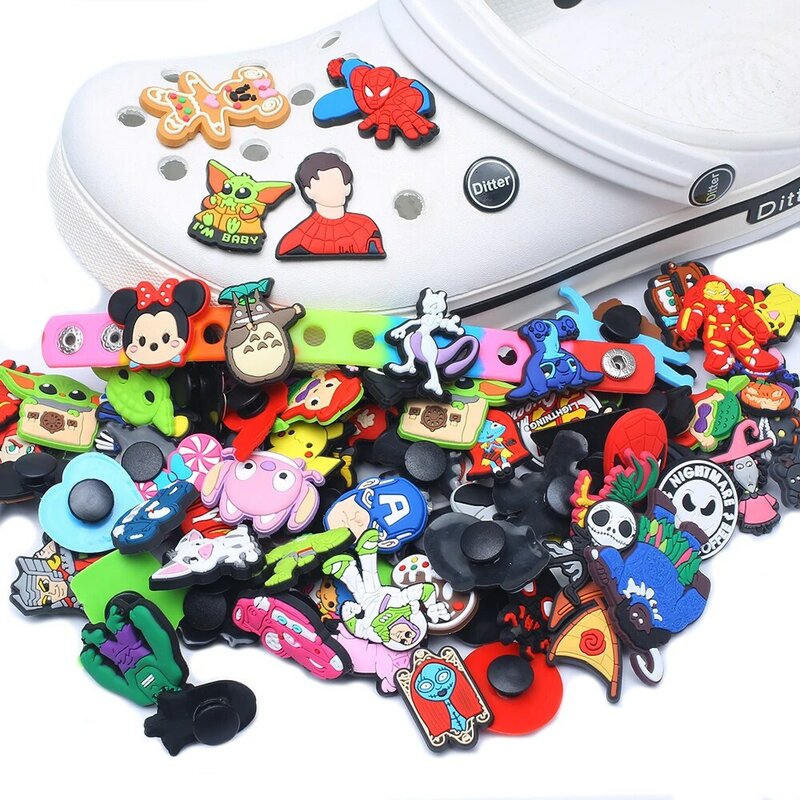 Disney Sanrio Pokmon-dijes para zapatos, zuecos de dibujos animados mezclados al azar, accesorios para zapatos, hebilla de decoración de zapatos DIY, regalo al por mayor, 20-300 piezas